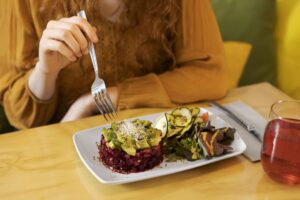 Conheça os melhores restaurantes vegetarianos no Porto